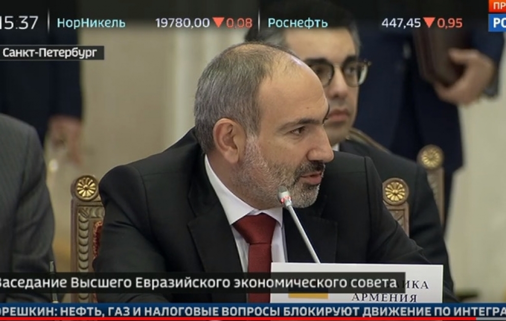 Putin Paşinyanı pərt elədi