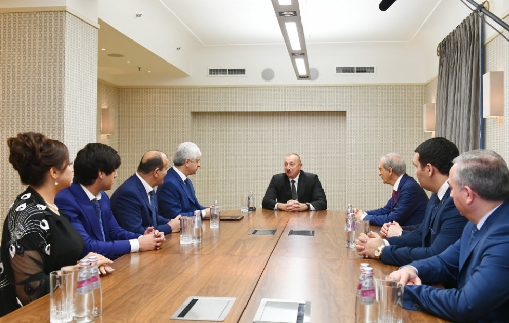 Le président Ilham Aliyev rencontre les responsables des organisations diasporiques azerbaïdjanaises à Saint-Pétersbourg