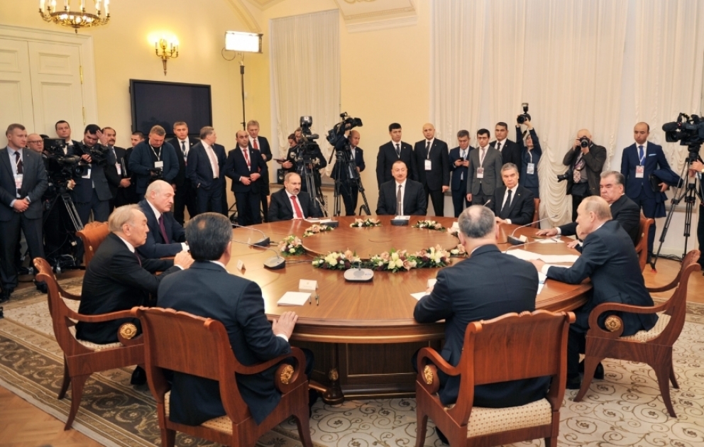 Prezident İlham Əliyev Sankt-Peterburqda MDB dövlət başçılarının qeyri-rəsmi görüşündə iştirak edib