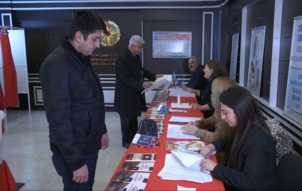 Seçicilər məntəqələrdə onlar üçün yaradılmış şəraiti yüksək qiymətləndirirlər
