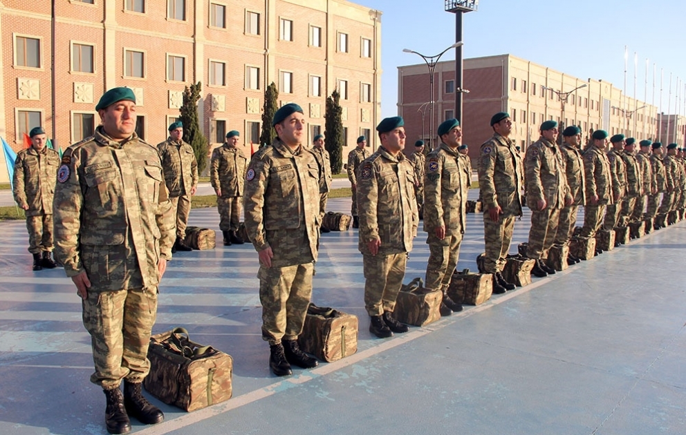 Un groupe de soldats azerbaïdjanais du maintien de la paix en Afghanistan regagne la patrie