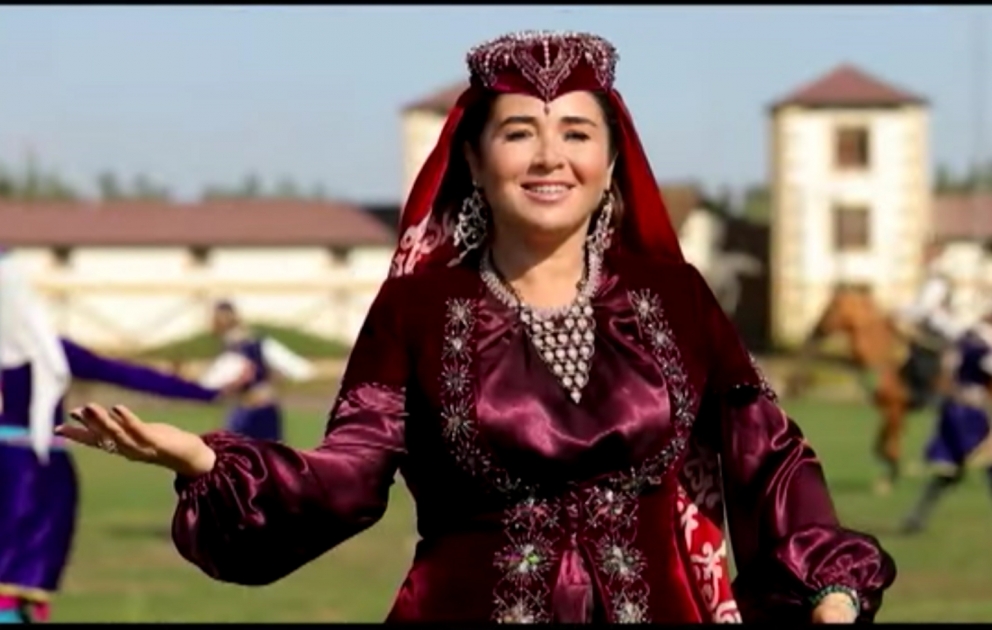 Elnarənin ifasında yeni mahnı “Qarabağ atları”