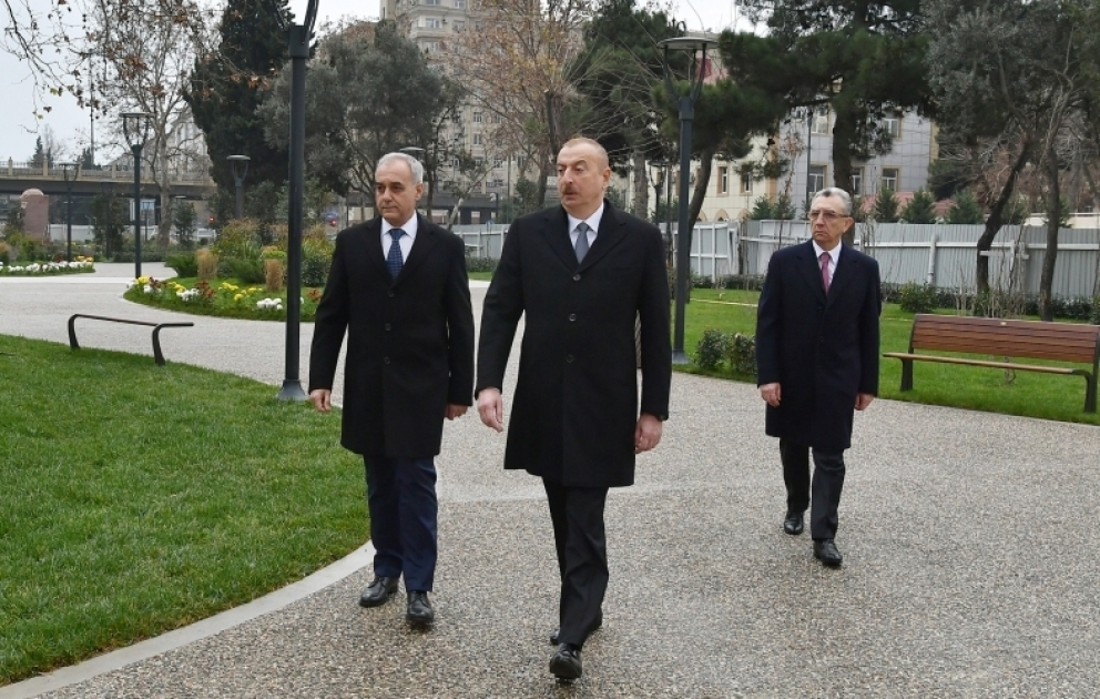 Prezident İlham Əliyev Bakının daha bir parkında aparılan yenidənqurma işləri ilə tanış olub