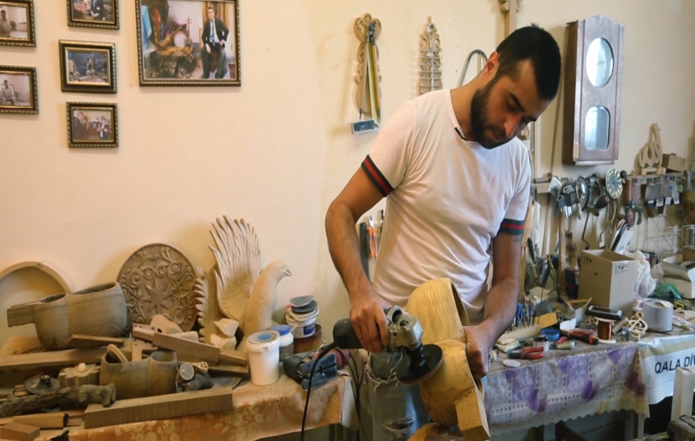 Tar necə hazırlanır? Şəkinin məşhur tar ustasının emalatxanasından  REPORTAJ