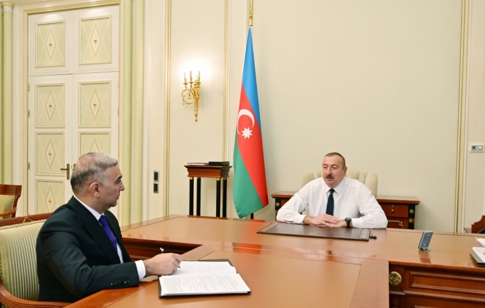 Президент Ильхам Алиев принял Вугара Ахмедова в связи с назначением на должность председателя ОАО «Азеришыг»