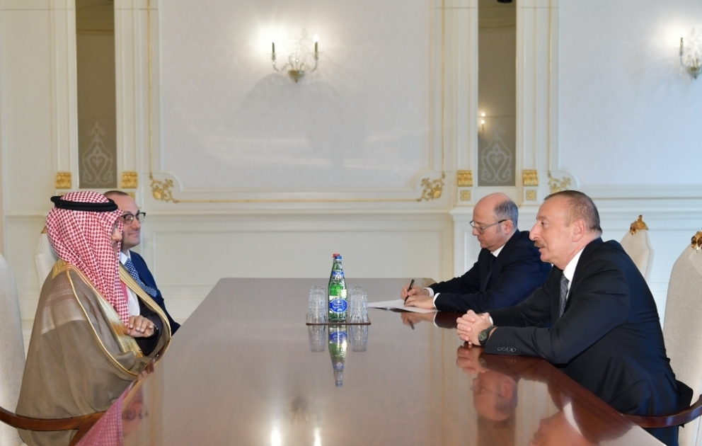 Präsident Ilham Aliyev empfängt Vorstandsvorsitzenden von ACWA Power und Geschäftsführer von Masdar