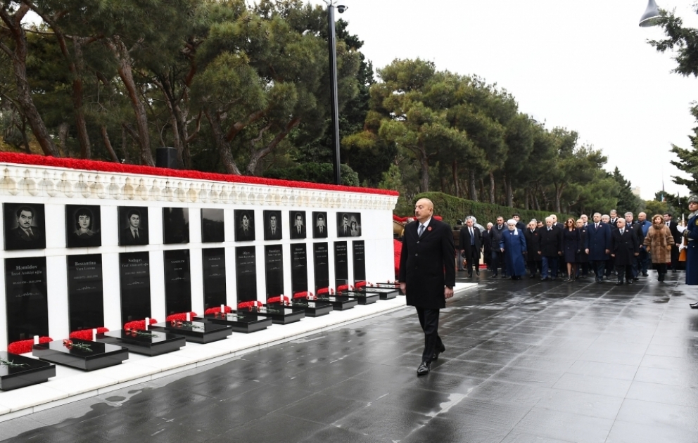 Le président Ilham Aliyev rend hommage à la mémoire des martyrs du 20 Janvier