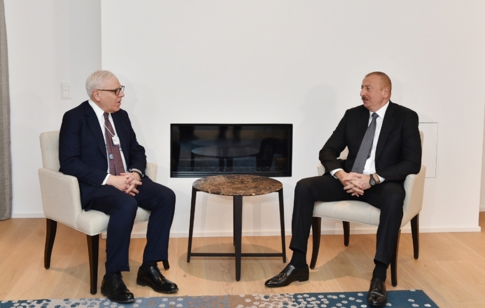 Prezident İlham Əliyevin Davosda “Carlyle Group” şirkətinin həmtəsisçisi ilə görüşü olub