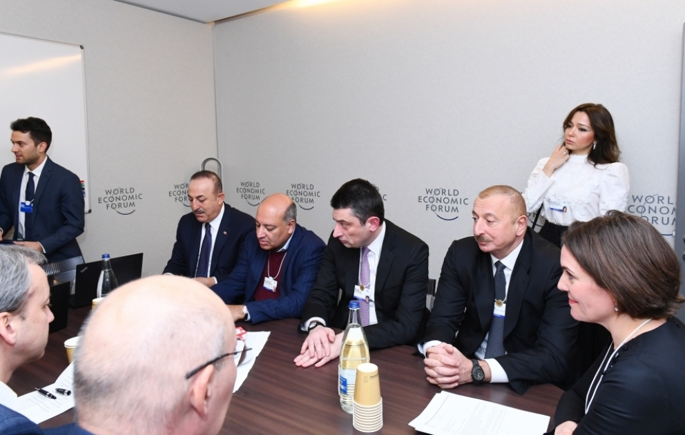 Le président Ilham Aliyev participe à une réunion organisée en marge du Forum économique mondial