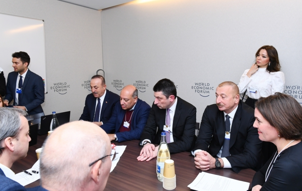 Davos: Präsident Ilham Aliyev nimmt am Treffen im Rahmen des Weltwirtschaftsforums teil