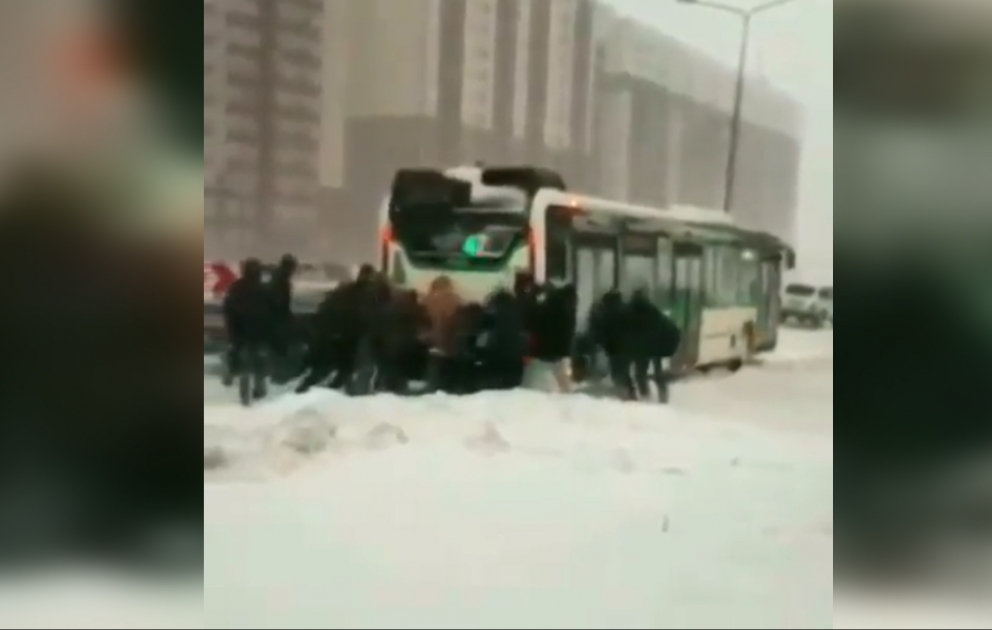 Snowstorm paralyzes traffic in Kazakhstan