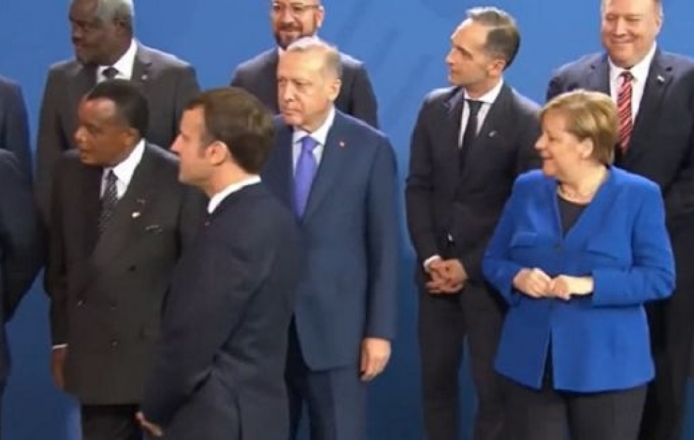 Macron et Merkel désorientés par le retard du Président russe