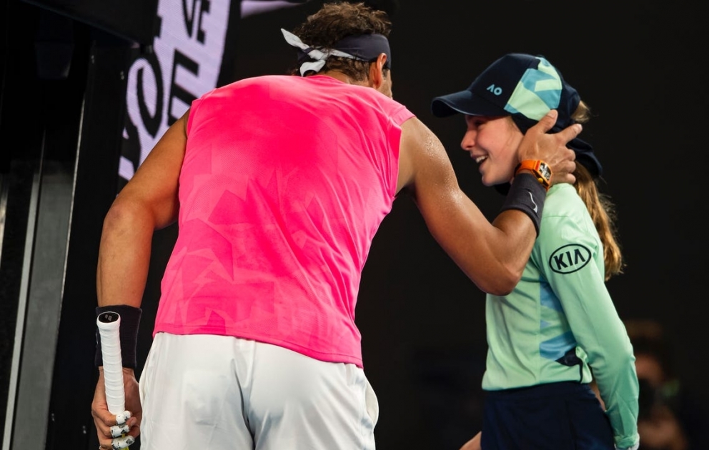 Rafael Nadal hits ball girl in head with shot, apologizes with kiss