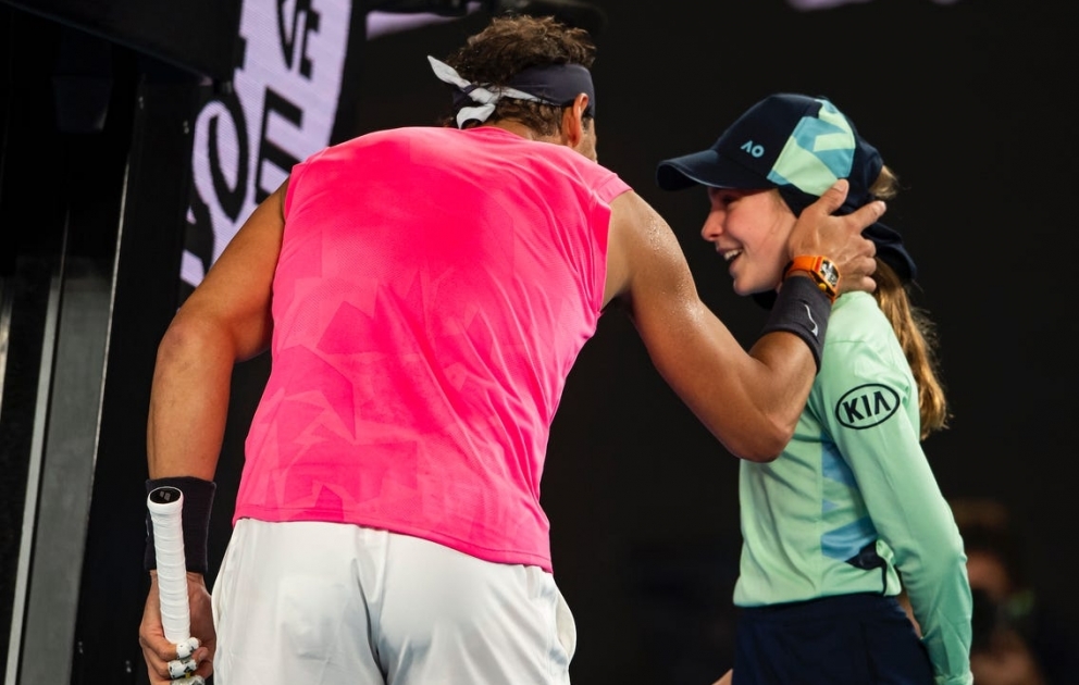 Rafael Nadal s'excuse auprès de ballgirl avec un baiser après l’avoir frappée dans un «moment effrayant»