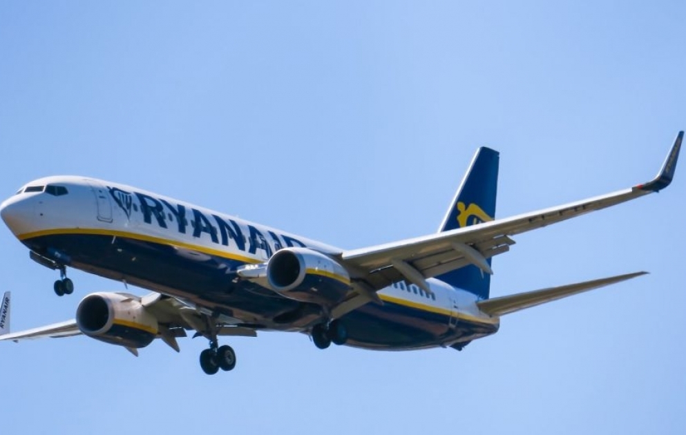 Secoué par des rafales de vent, un Boeing 737 ne peut pas se poser