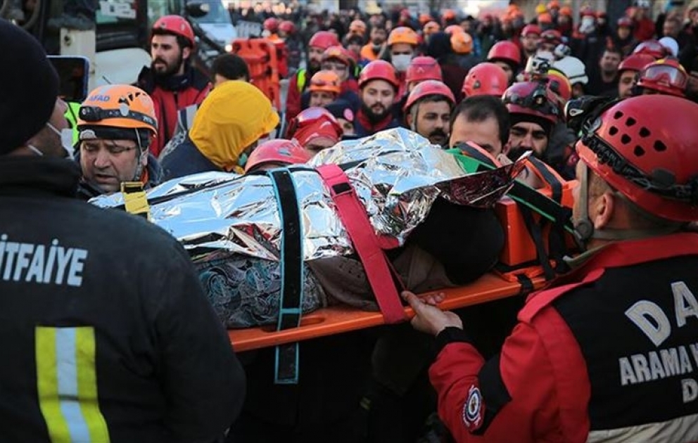 Lady rescued 17 hours after earthquake hits Turkey’s Elazig