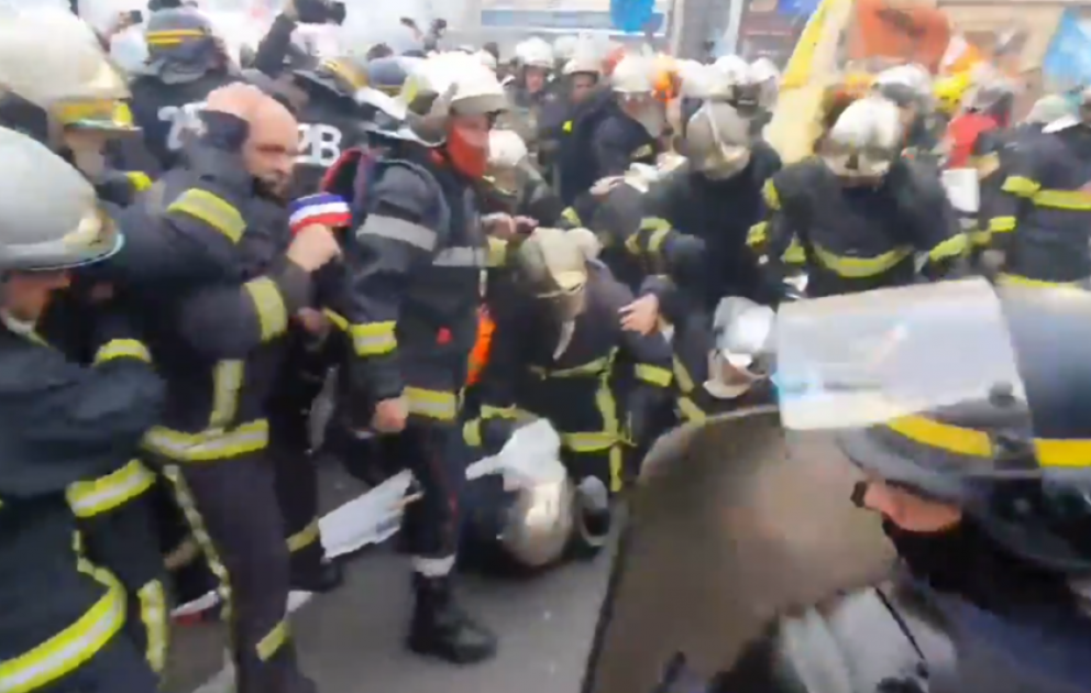Paris descends into chaos as riot police deploy GRENADES & WATER CANNONS against striking firefighters
