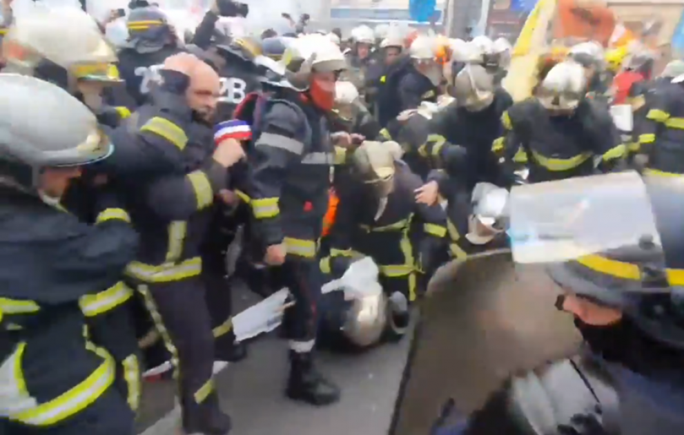 В Париже произошли столкновения протестующих с полицией