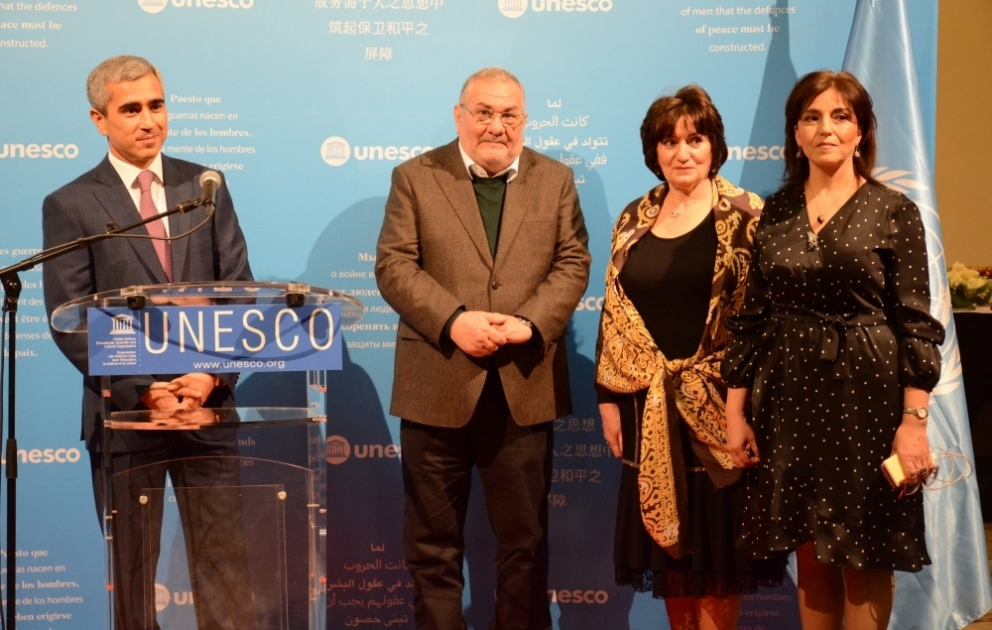 Heydər Əliyev Fondunun təşkilatçılığı ilə UNESKO-nun baş qərargahında Azərbaycan xalçalarının sərgisi açılıb