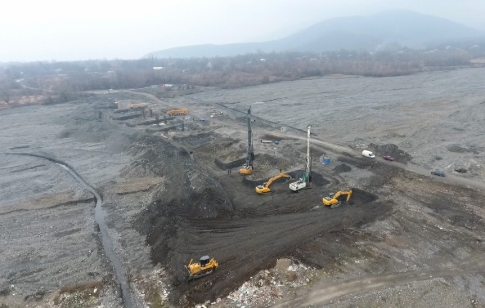 Un nouveau pont est en cours de construction sur le fleuve Bum à Guébélé