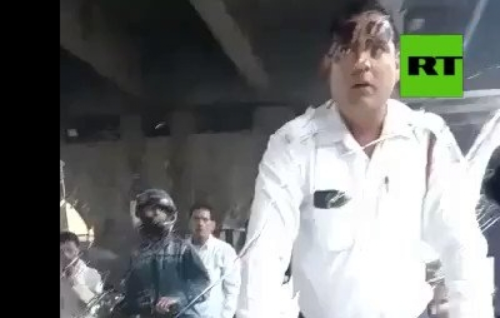 Driver drags a police officer on the bonnet of his car in Delhi
