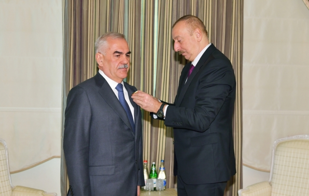 Prezident İlham Əliyev Vasif Talıbova “Şərəf” ordenini təqdim edib