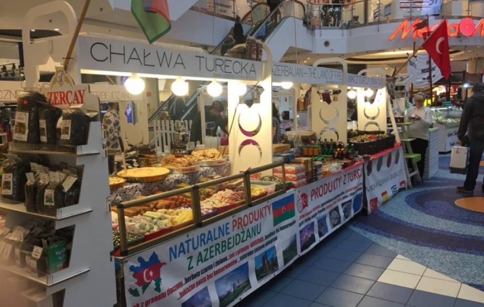 Des produits azerbaïdjanais sont présentés à la foire régionale de Pologne