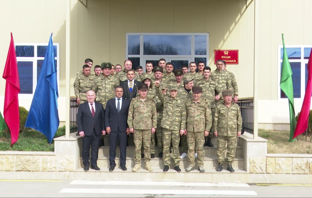 Polad Bülbüloğlu cəbhə bölgəsində olub
