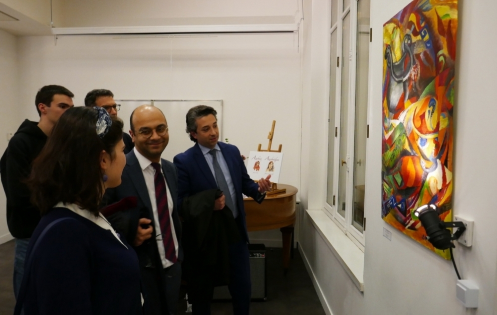 Paris: une exposition consacrée à la femme azerbaïdjanaise