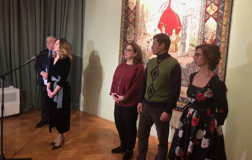 В Москве открылась выставка под названием «Эхо Советского Азербайджана. Ковер. Вышивка. Плакат»