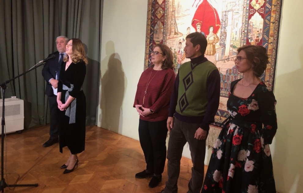 Une exposition intitulée «L'écho de l'Azerbaïdjan soviétique. Tapis. Couture. Affiche» ouvre ses portes à Moscou