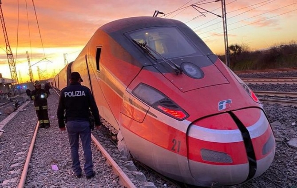 Italy train crash: Two dead in high-speed derailment