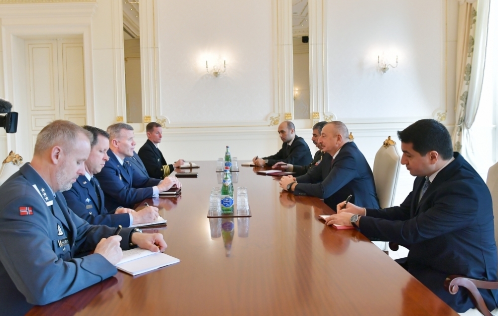 Präsident Ilham Aliyev empfängt Delegation um NATO-Oberbefehlshaber