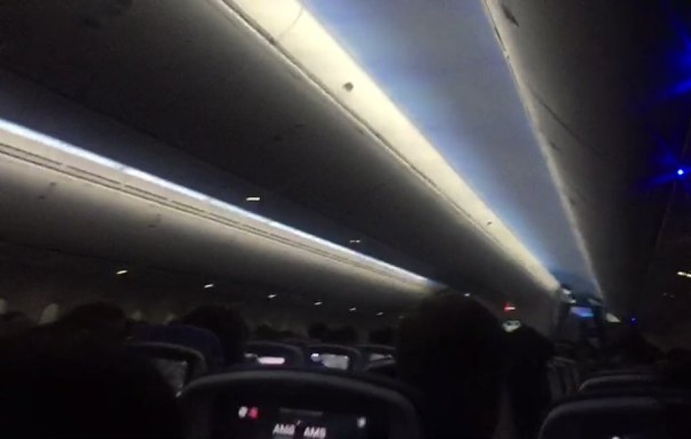 Madrid-Amsterdam təyyarəsində qorxu və panika: təyyarə saatlarla eniş edə bilmədi