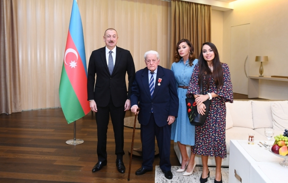 Prezident İlham Əliyev Xalq artisti Əlibaba Məmmədova “Şərəf” ordenini təqdim edib
