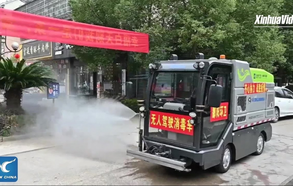 Çində dezinfeksiya işlərini robot avtomobillər aparır