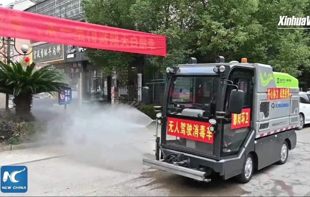 Roboterautos desinfizieren die Straßen in China