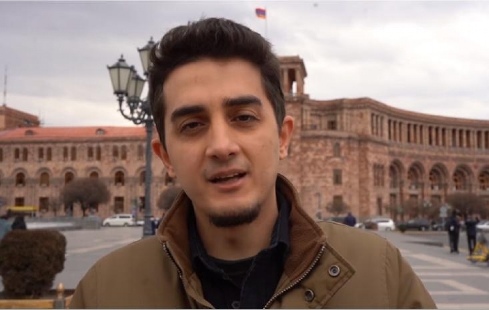 Türk blogger İrəvanda Xocalı ilə bağlı 
 SORĞU KEÇİRDİ