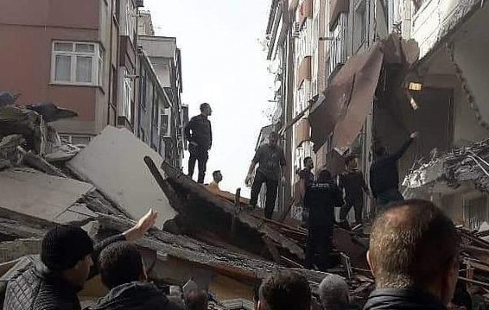 Türkiyədə yeddimərtəbəli bina çökdü