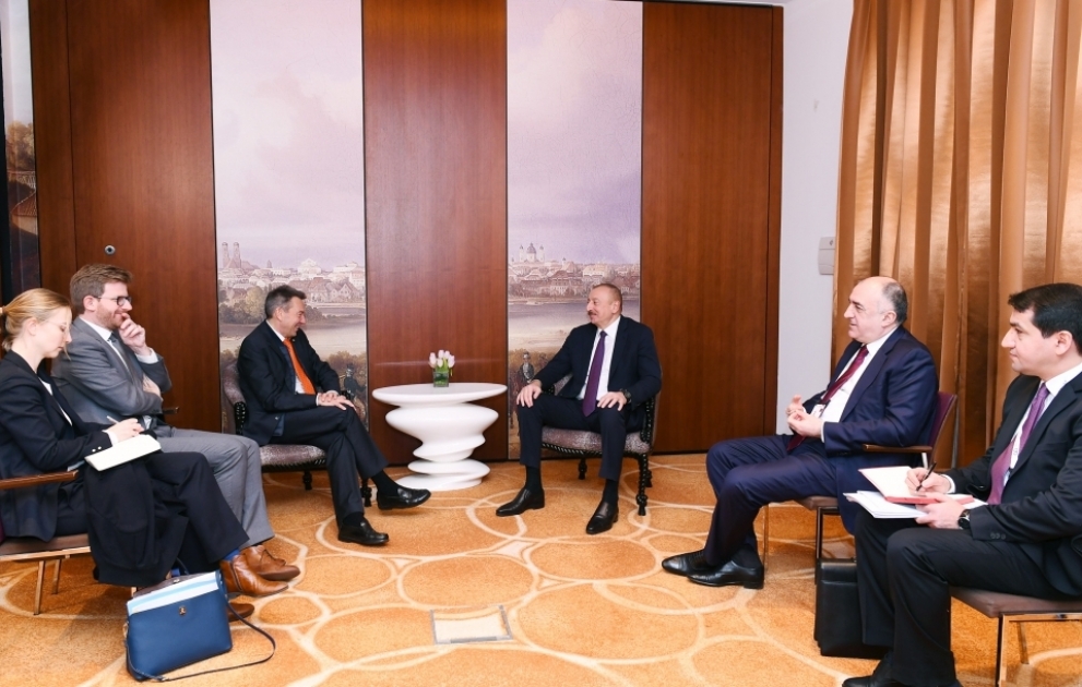 Präsident Ilham Aliyev trifft Rotes-Kreuz-Präsident Peter Maurer