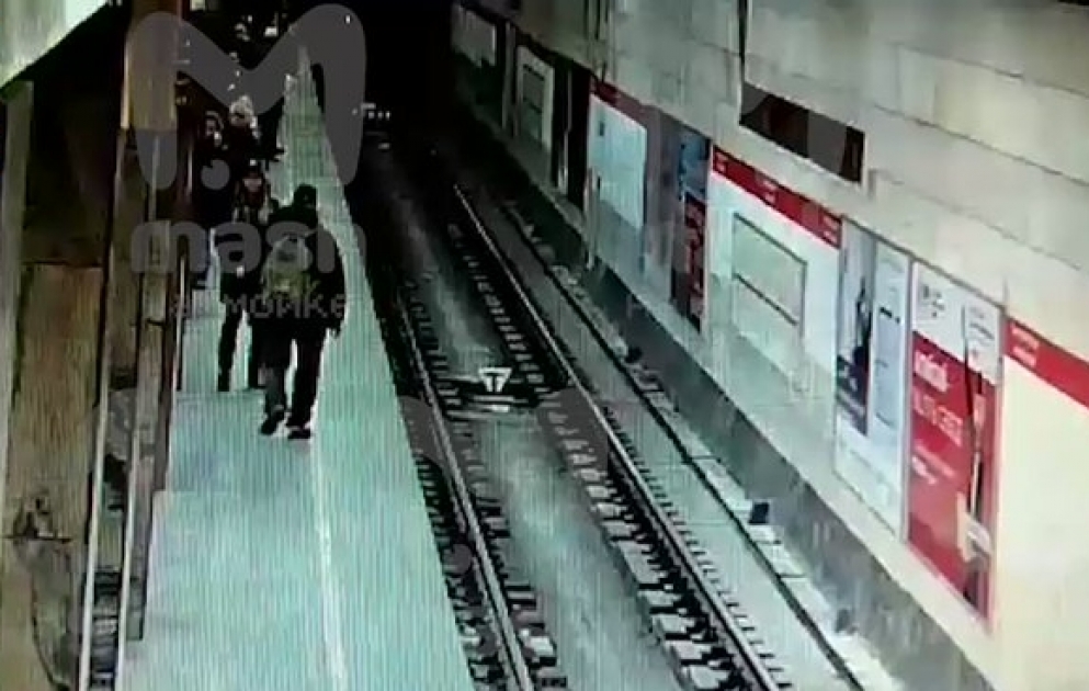 Петербурженка прыгнула под поезд на станции метро