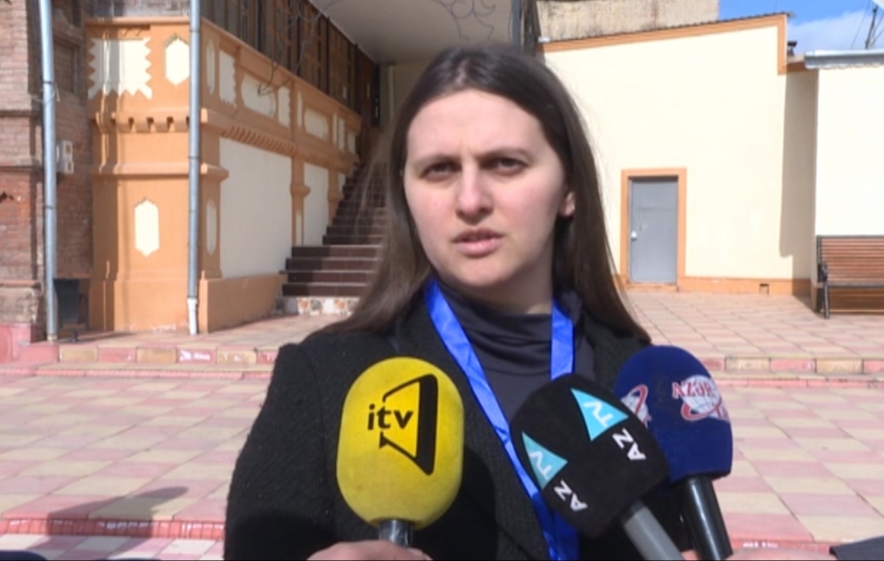Müxtəlif ölkələrin təmsilçiləri ilə birlikdə olmaq multikulturalizm haqqında daha çox öyrənməyə sövq edir