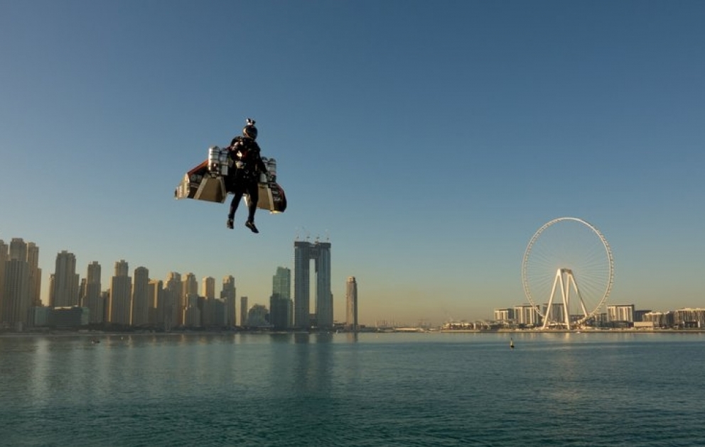 Jetman Vince Reffet took off, headed south towards Jumeirah Beach Residence, building speed and height