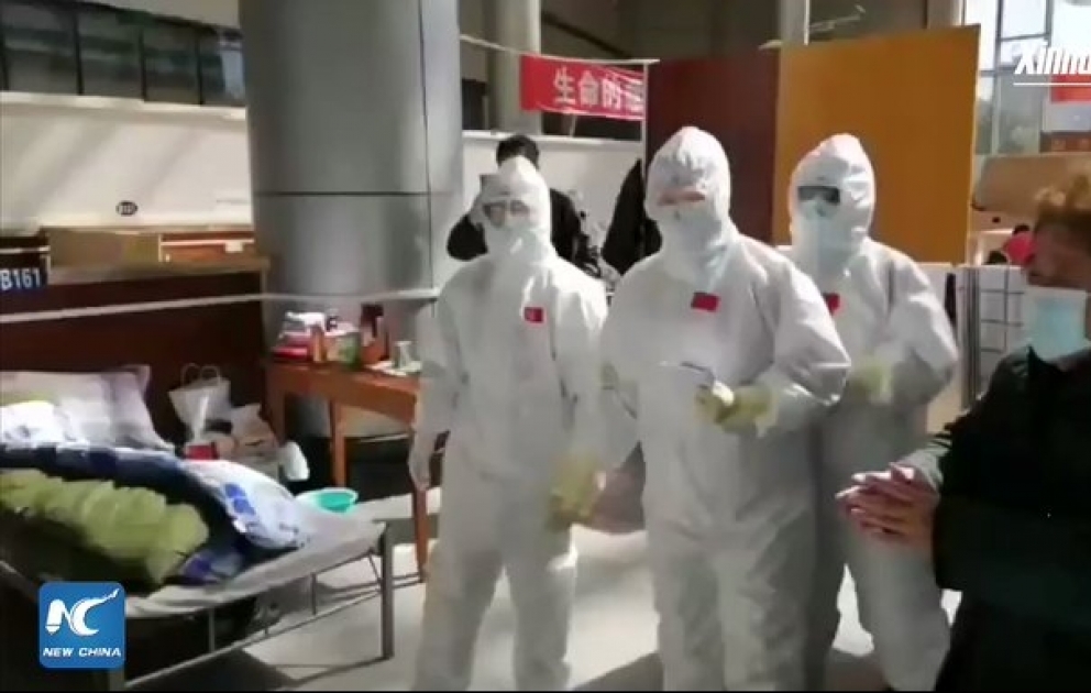 Eine besondere Geburtstagsfeier für Coronavirus-Patienten in einem provisorischen Krankenhaus in Wuhan, China