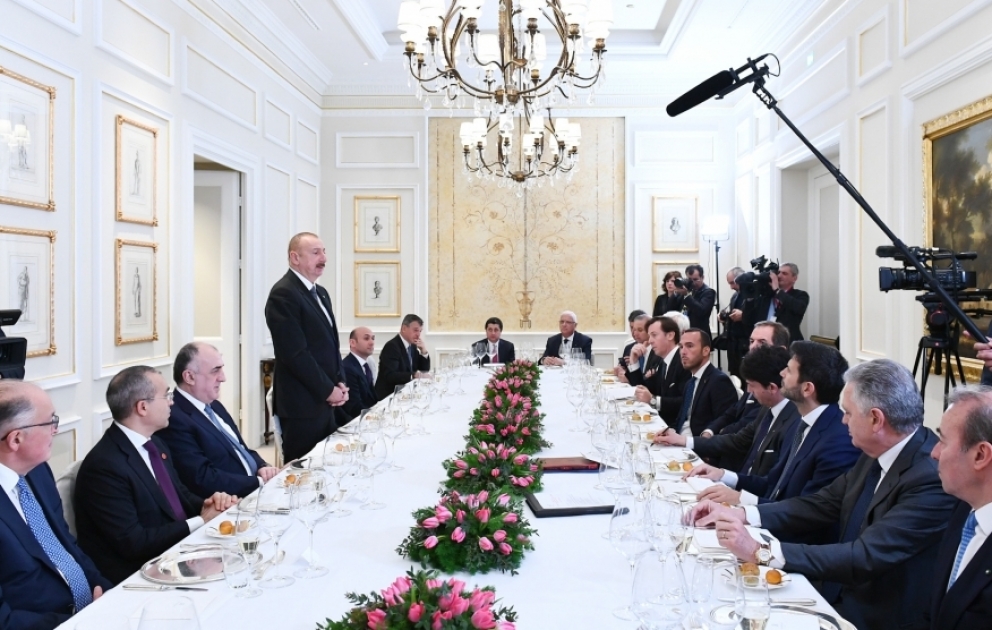 Prezident İlham Əliyev İtaliyanın ən iri şirkətlərinin rəhbərləri ilə birgə işçi nahar edib