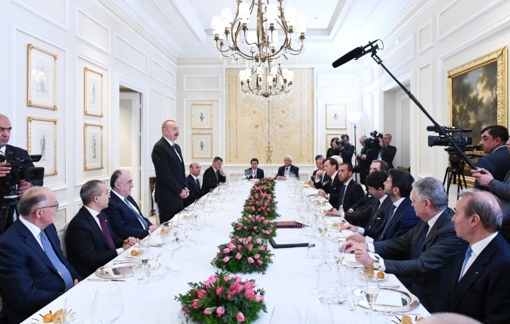 Gemeinsames Arbeitsessen von Präsident Ilham Aliyev mit Chefs der größten italienischen Unternehmen in Rom