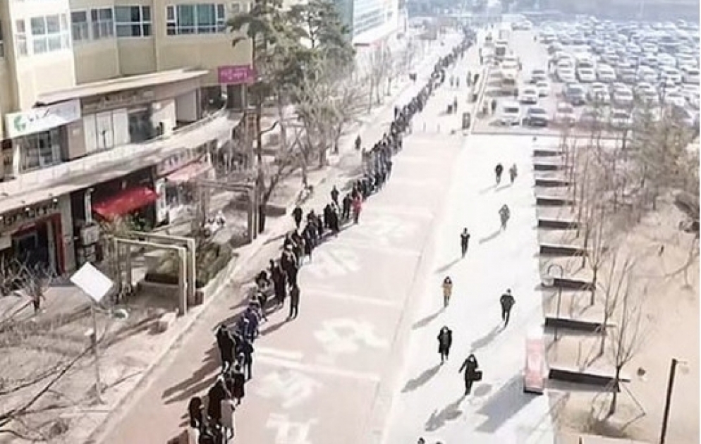 Corée du sud: des centaines de personnes font la queue pour acheter des masques