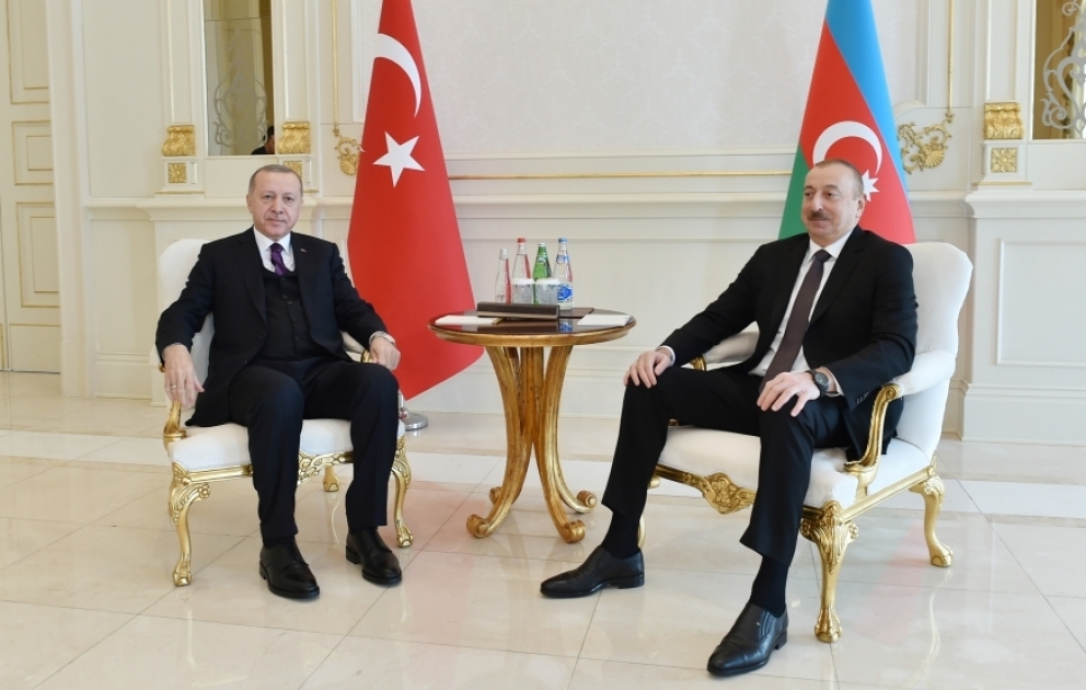 Präsident Ilham Aliyev und Präsident Recep Tayyip Erdogan treffen sich zu Vier-Augen-Gespräch in Baku