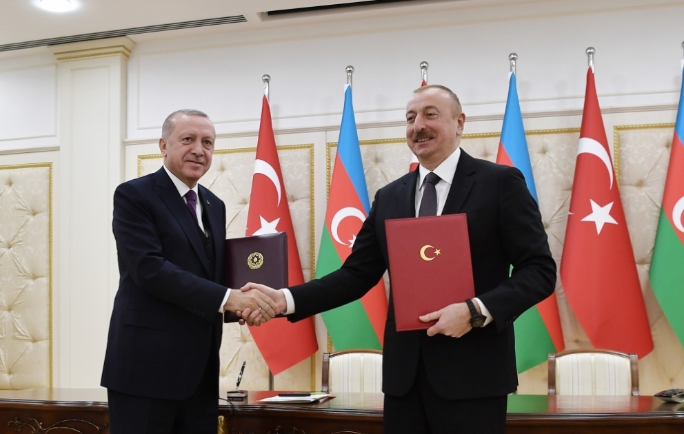 Azərbaycan-Türkiyə sənədləri imzalanıb