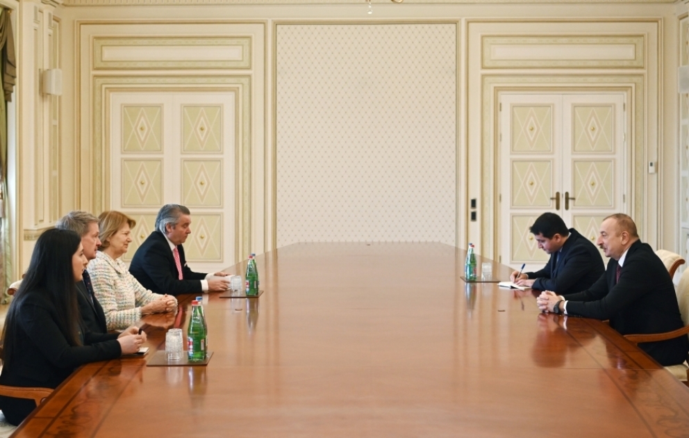 Le président Ilham Aliyev reçoit une délégation menée par la représentante commerciale du Premier ministre britannique pour l’Azerbaïdjan
